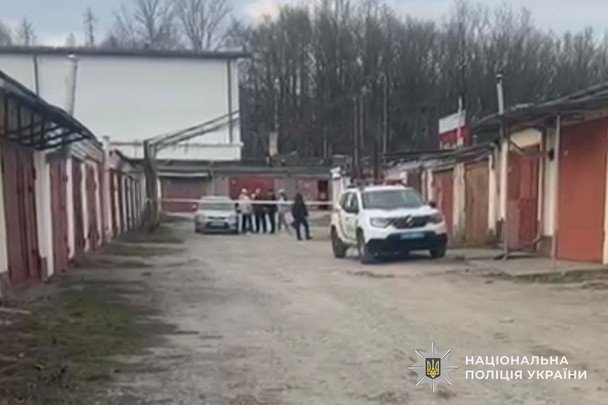 Mężczyzna z siekierą i butelkami zapalającymi zaatakował pracowników wojskowego centrum rekrutacji w Tarnopolu