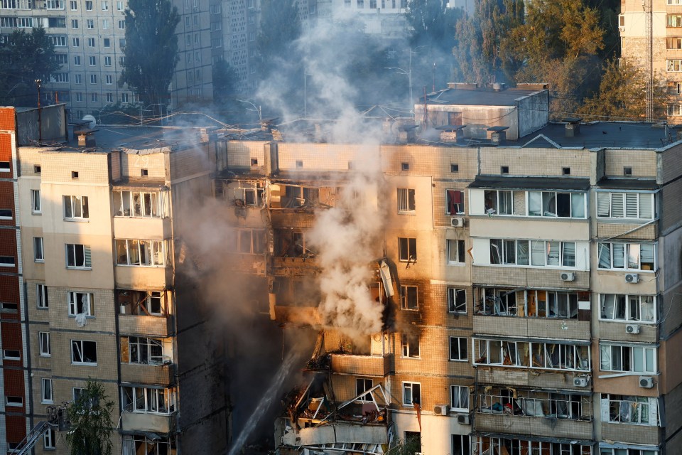 Росіяни вдарили по урядовому кварталу Києва: загинули немовля та жінка