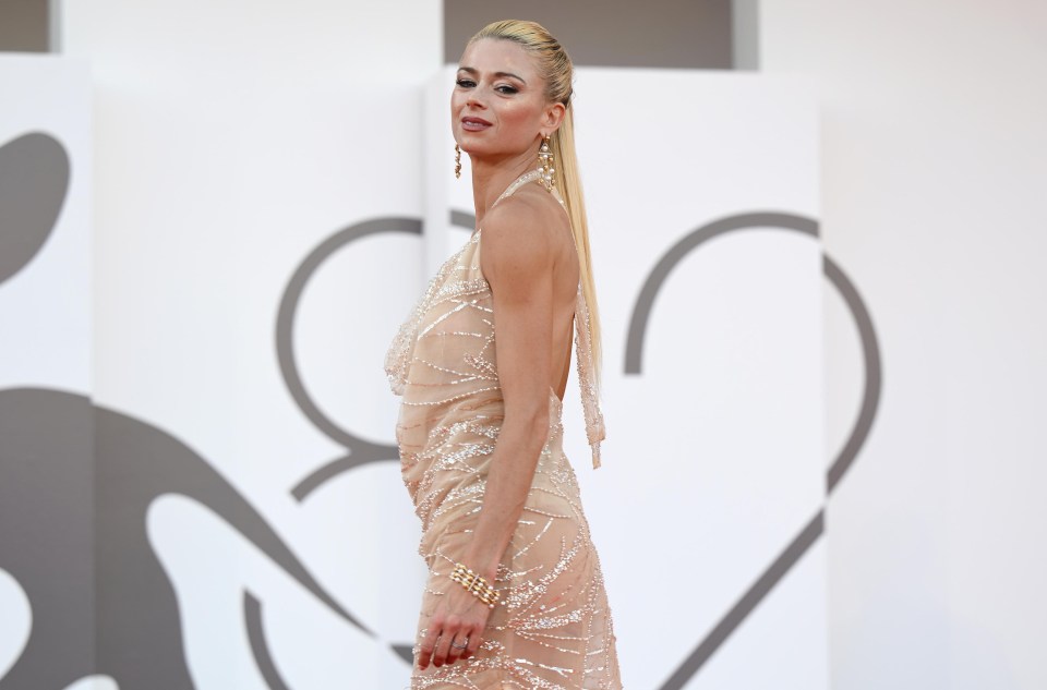 Каміла Джорджі з'явилася на кінофестивалі у Венеції після звинувачень у втечі