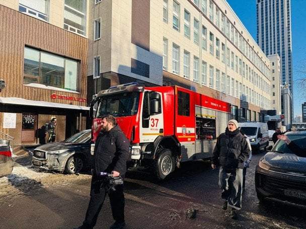 В Москве загорелся офисный комплекс, где работают «Известия», РЕН ТВ и другие СМИ