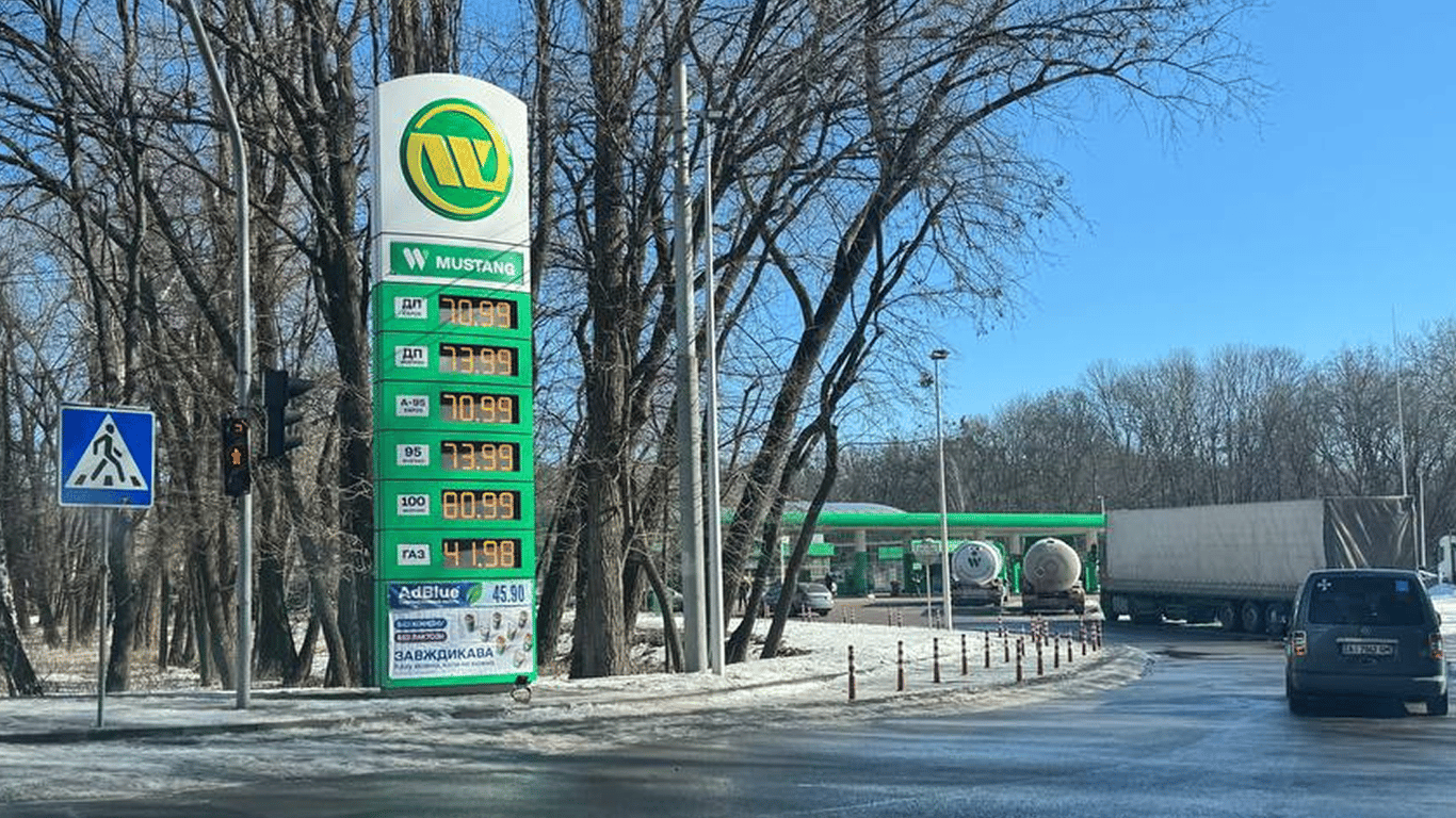 Стоимость топлива в столице Украины на 5 марта: данные по бензину, дизелю и газу