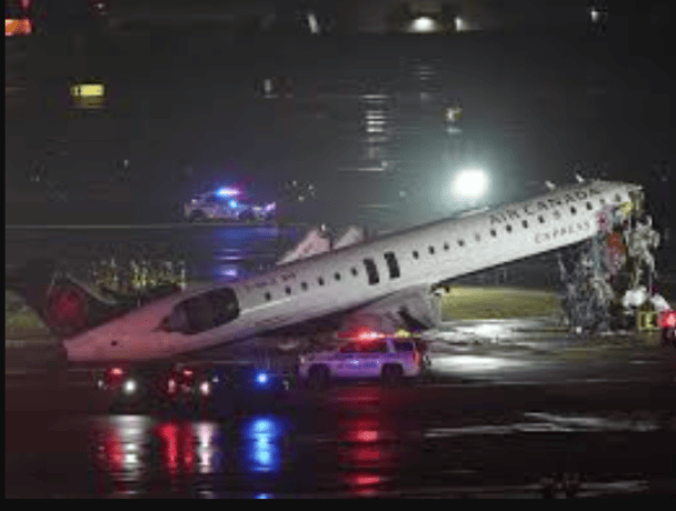 Самолет Air Canada врезался в авто