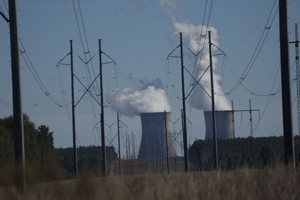Атака РФ змусила українські АЕС знизити потужність: енергетики відновлюють мережі