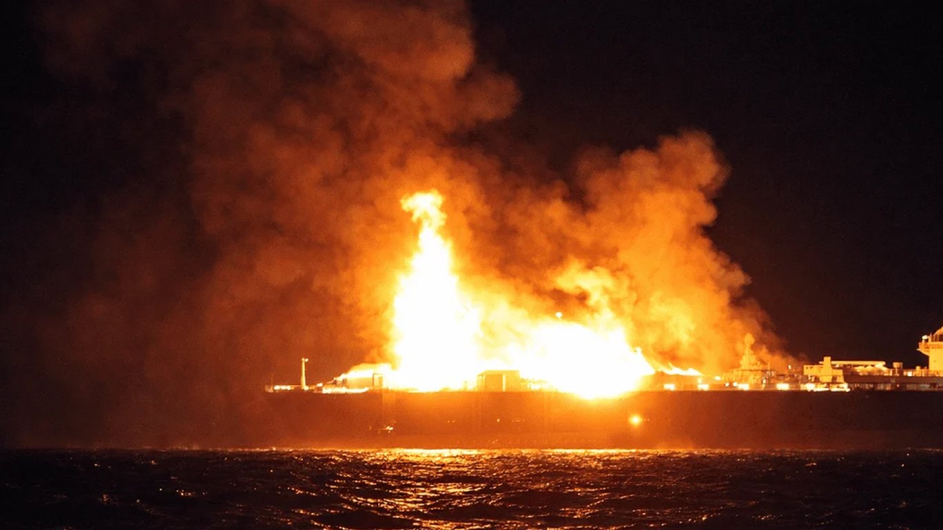 В Средиземном море произошел пожар на российском санкционном танкере