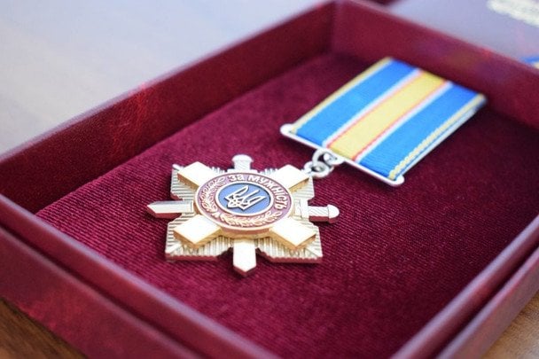Китайські майданчики продають копії українських орденів: законно це чи ні