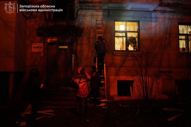В Запорожье после обстрела без отопления остались сотни жилых домов