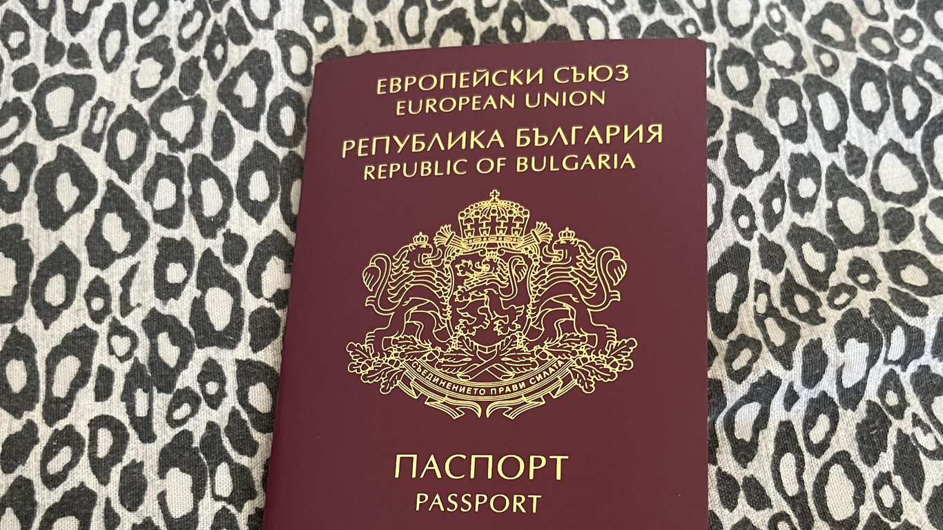 Jak Ukraińcy mogą uzyskać obywatelstwo bułgarskie? Porównanie ścieżek