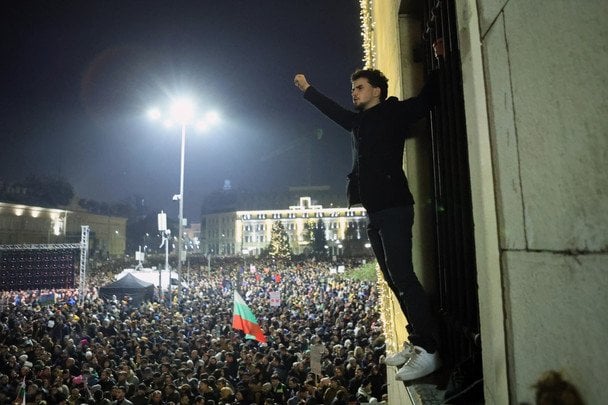 Прем'єр Болгарії подав у відставку після масових протестів проти бюджету в євро