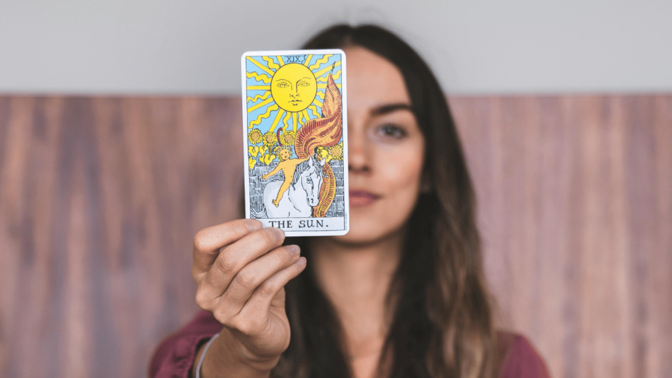 Karty Tarota wieszczą szczęście 1 kwietnia – oto cztery znaki zodiaku, które skorzystają
