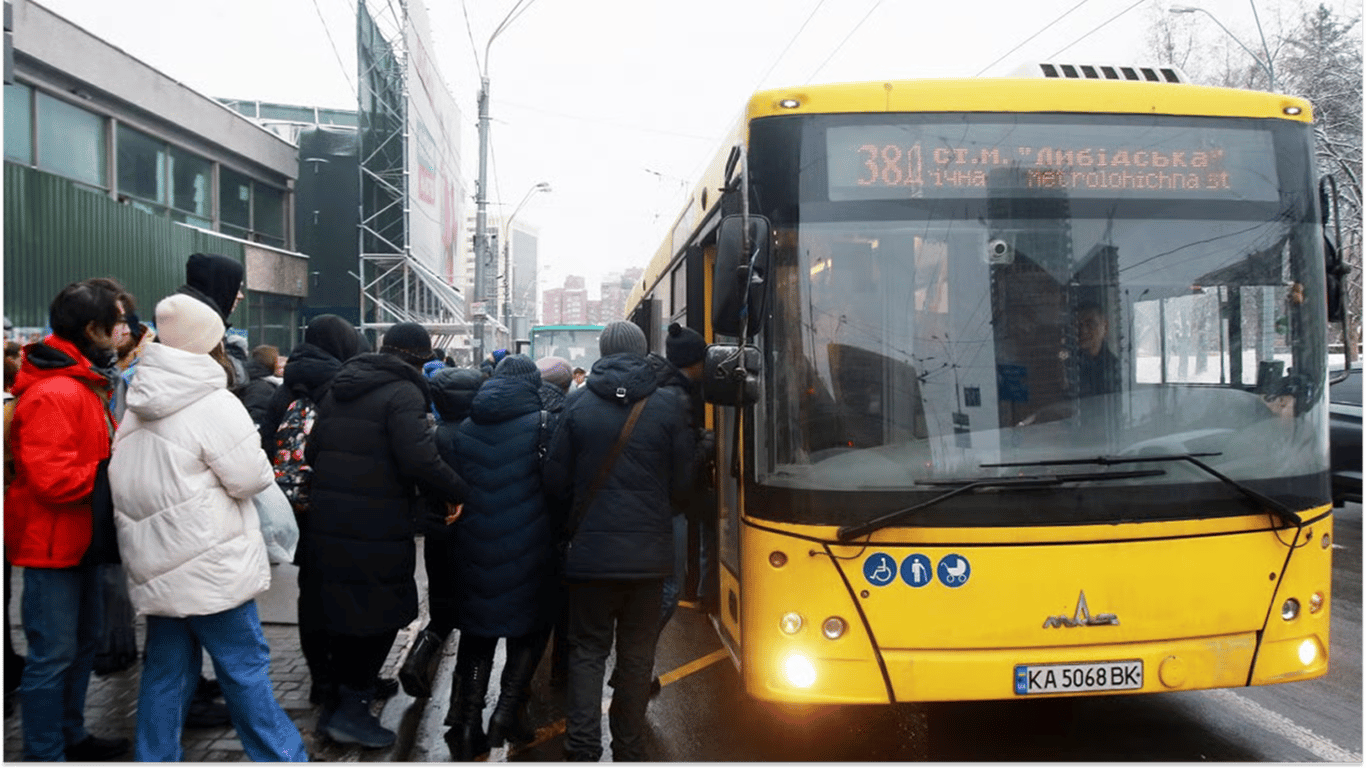 Контролер перевіряє квитки у метро