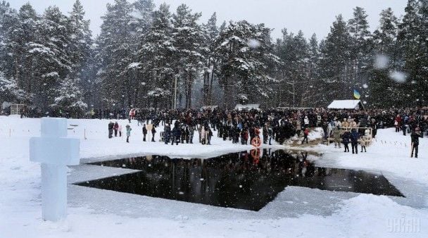 В Киеве обустроят официальные места для купания на Крещение: адреса и правила