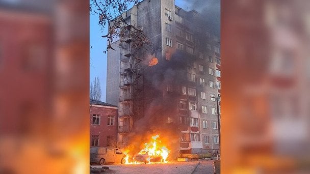 Росіяни атакували Чернігів у Святвечір: безпілотник влучив у житловий будинок