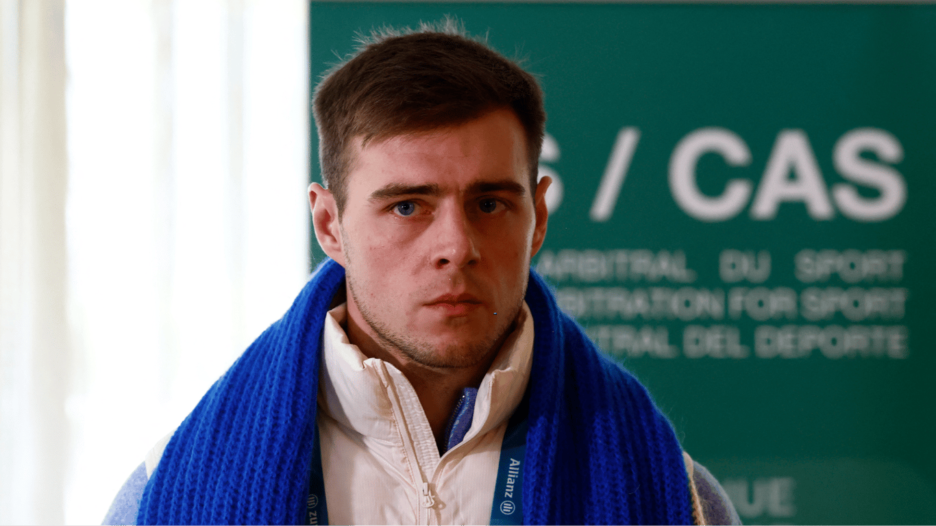 Polski sportowiec wykluczony z igrzysk. Powód: hołd dla poległych na kasku