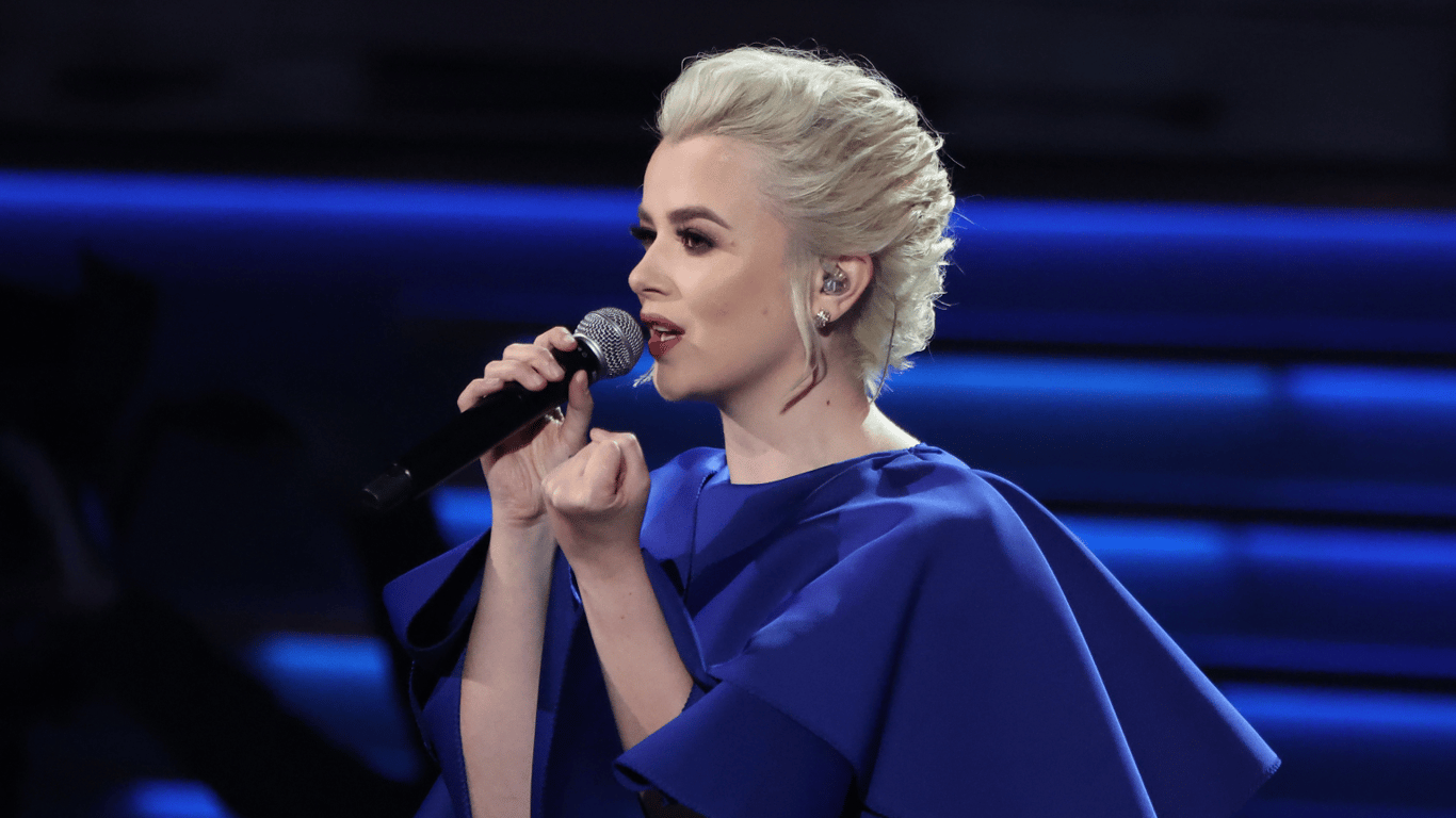 Mika Newton performing at concert in Ukraine