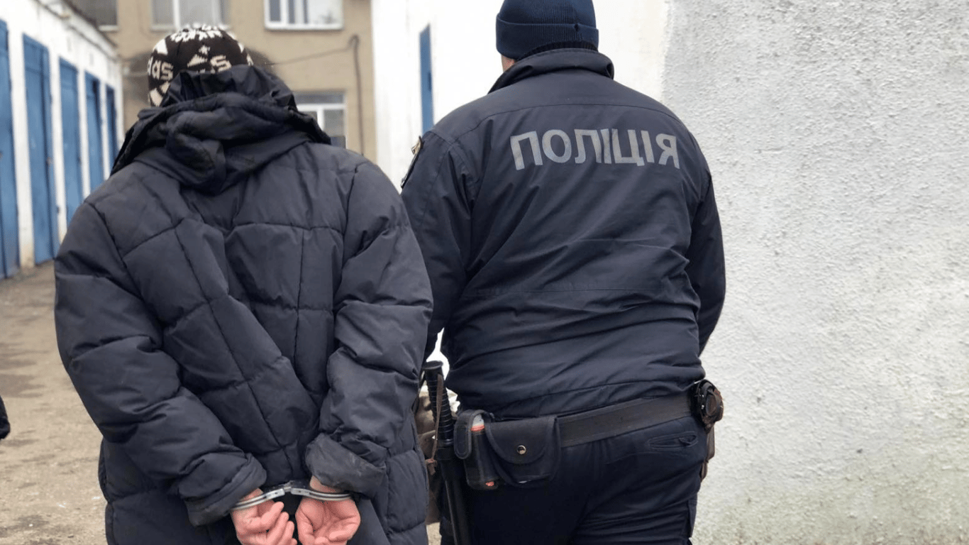 Жінка завдала ножового поранення