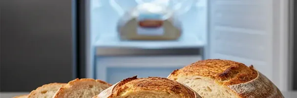Dlaczego chleb w lodówce szybko czerstwieje? Kluczowe zasady przechowywania pieczywa