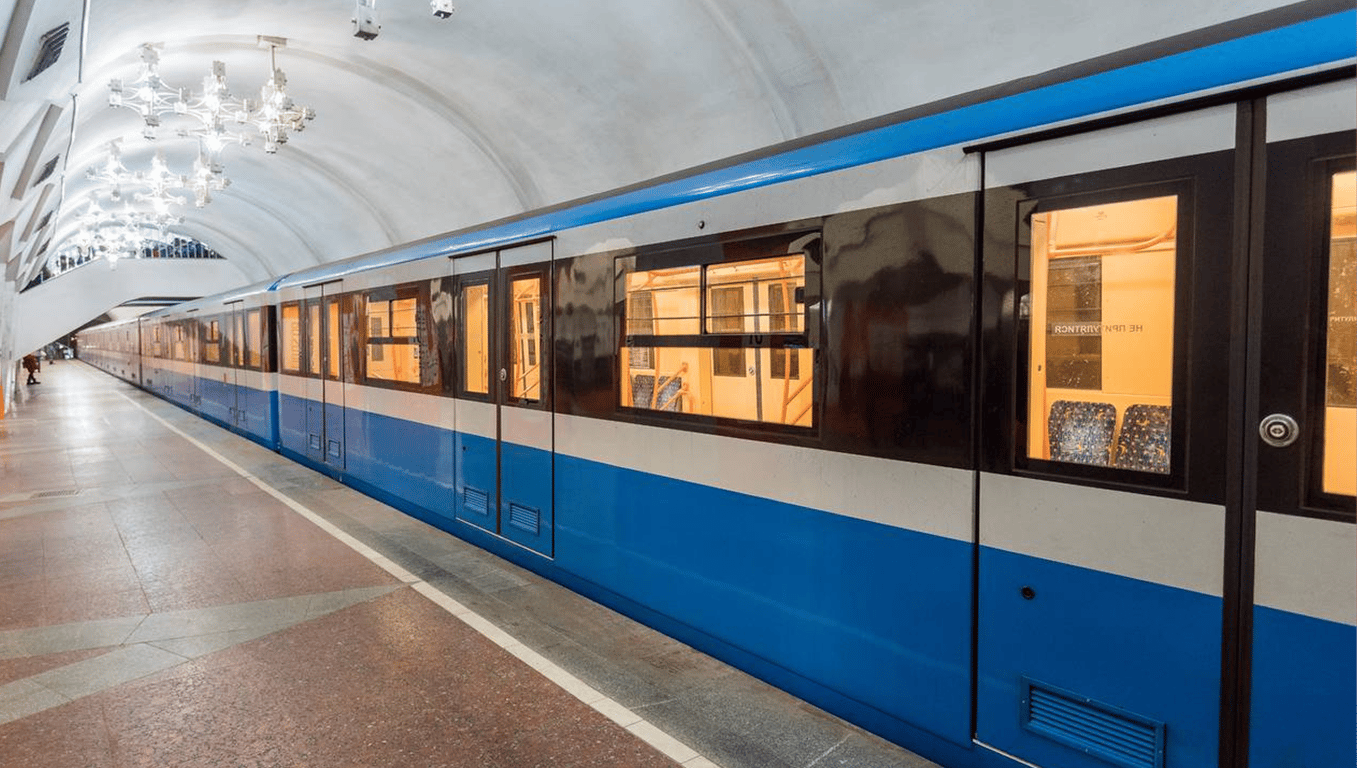 Нові поїзди та станції метро