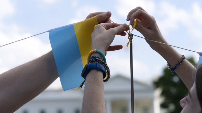США вводят сбор $1000 для украинцев: что известно о новом платеже