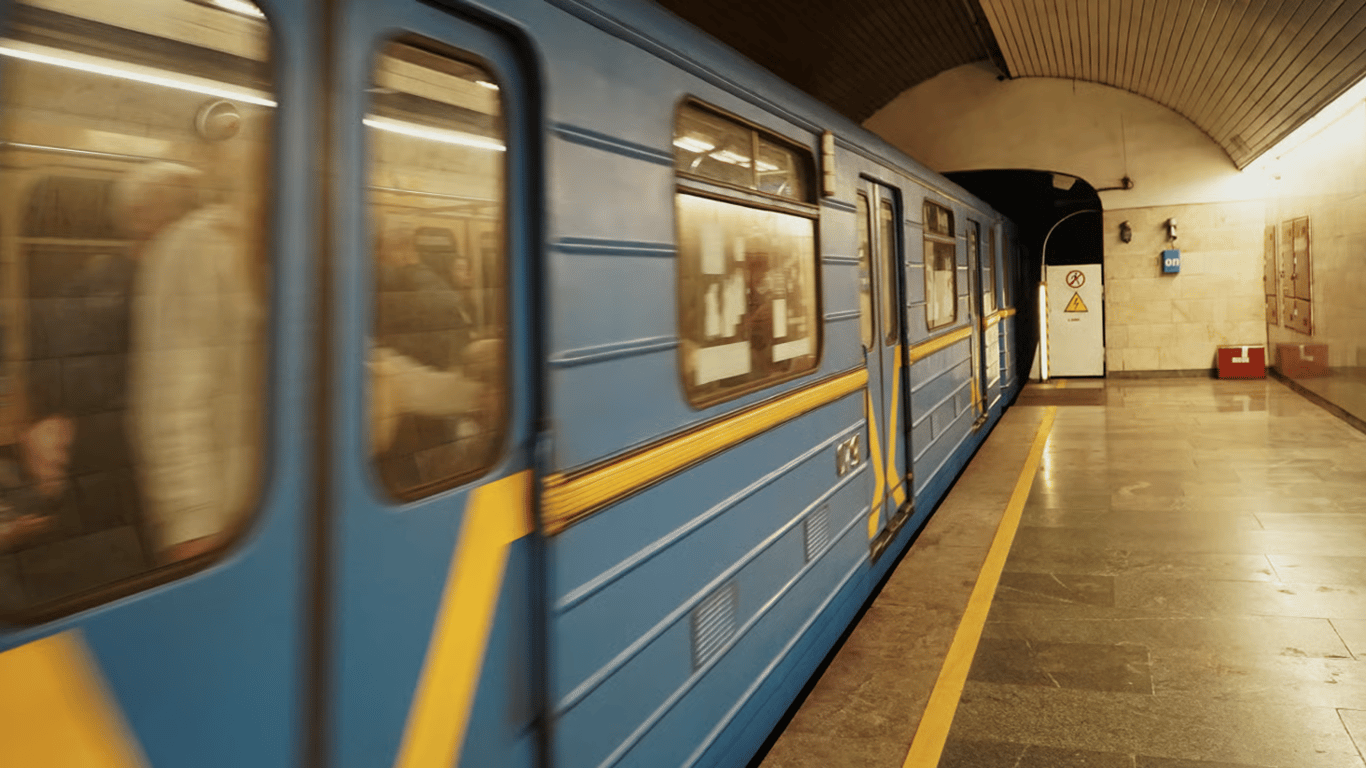 Обвал потолка на станции метро Теремки