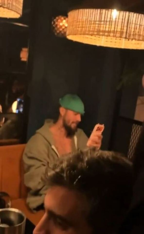Justin Bieber in a Scottish Pub: The singer was filmed pouring beer