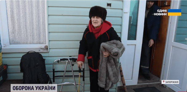 Эвакуация людей под взрывами