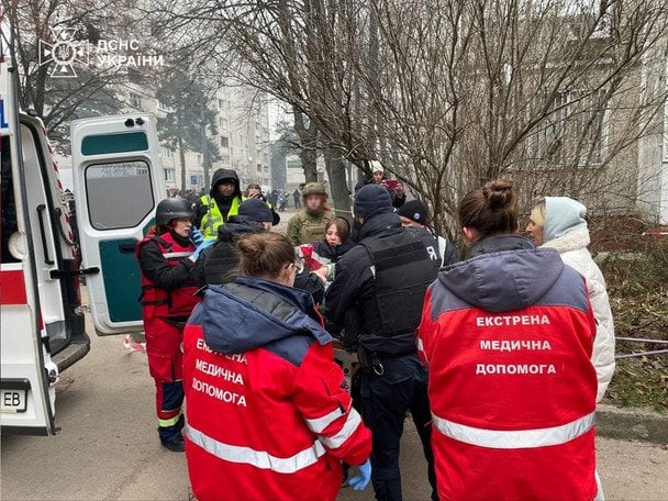Российский дрон попал в жилой дом в Чернигове: есть погибшая и раненые