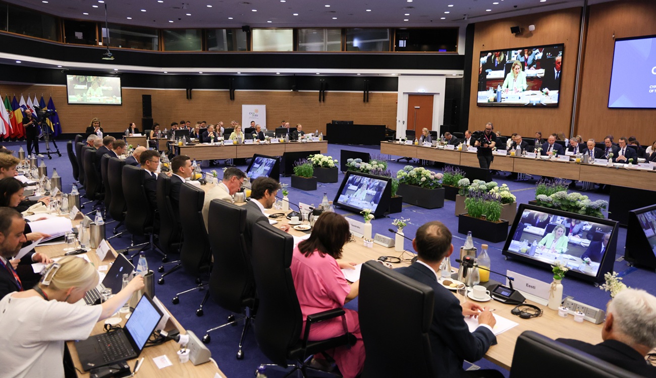 EU Unveils €90 Billion Loan and Fresh Sanctions Package to Bolster Ukraine