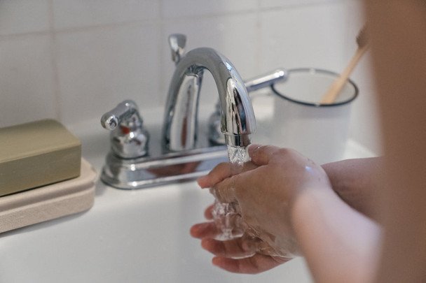 Domowe sposoby na uporczywy kamień w łazience