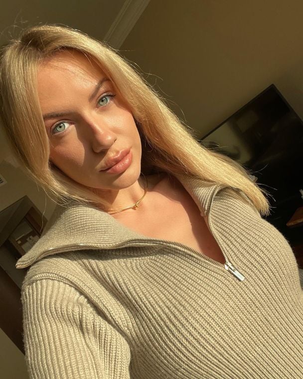 Lesya Nikityuk visits her parents: how she prepared Thai soup and lobsters