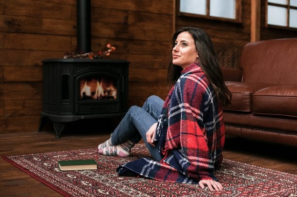 Jak ogrzać mieszkanie bez prądu i gazu: 4 bezpieczne metody