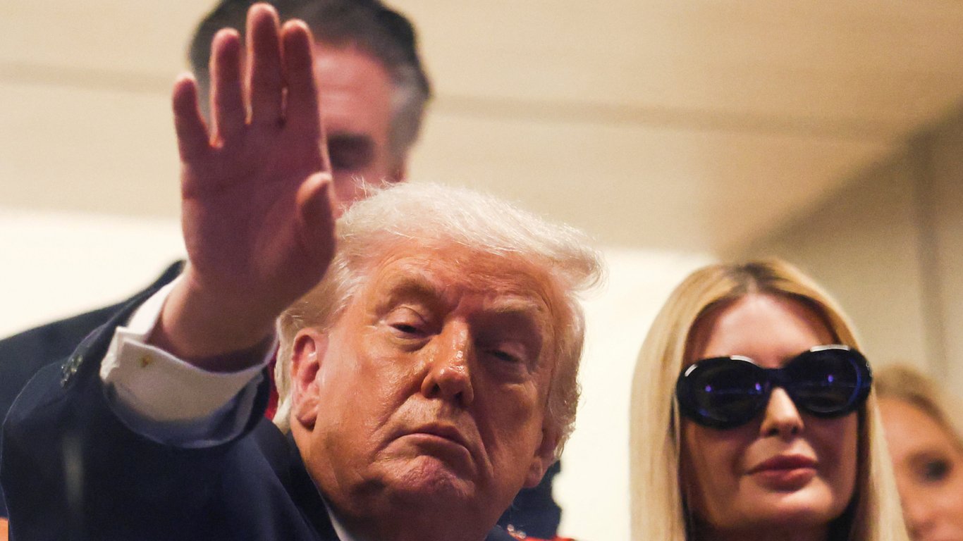 Трамп і Путін на мирній зустрічі