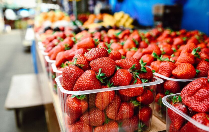 Die Preise für Erdbeeren beginnen zu sinken: Ukrainern wurde gezeigt, wie viel die beliebte Beere kostet