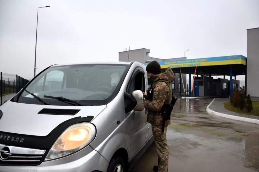 Владельцы гуманитарных авто могут выезжать за границу: что нужно сделать