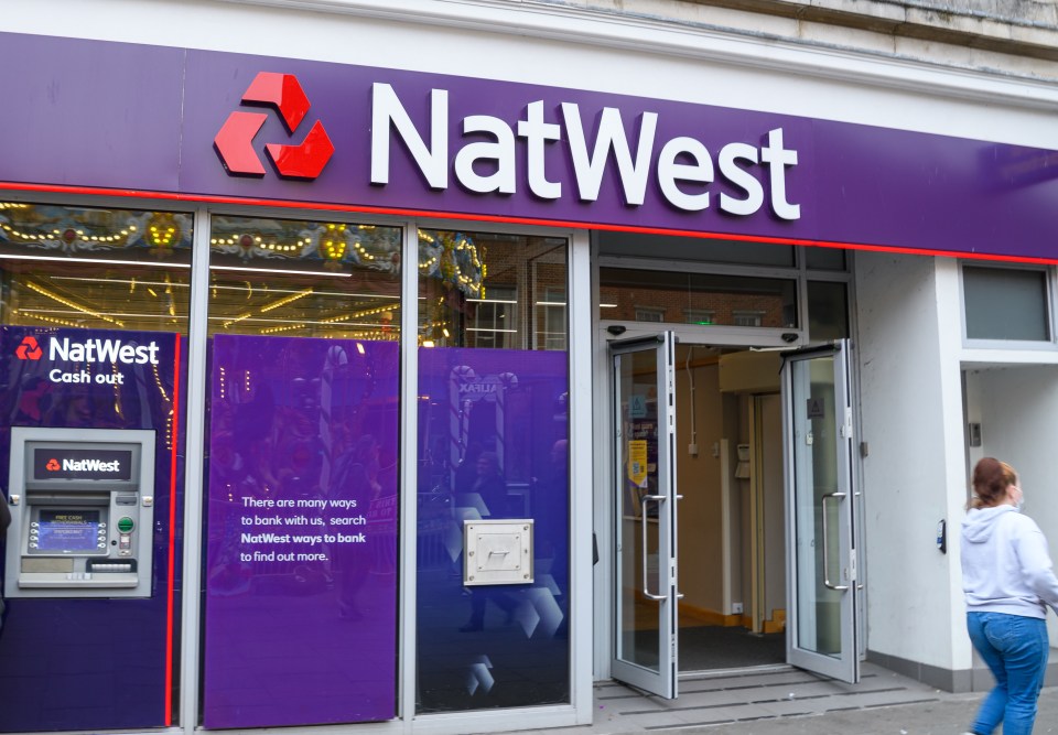 Банк NatWest закриває 49 відділень: повний список міст та дати