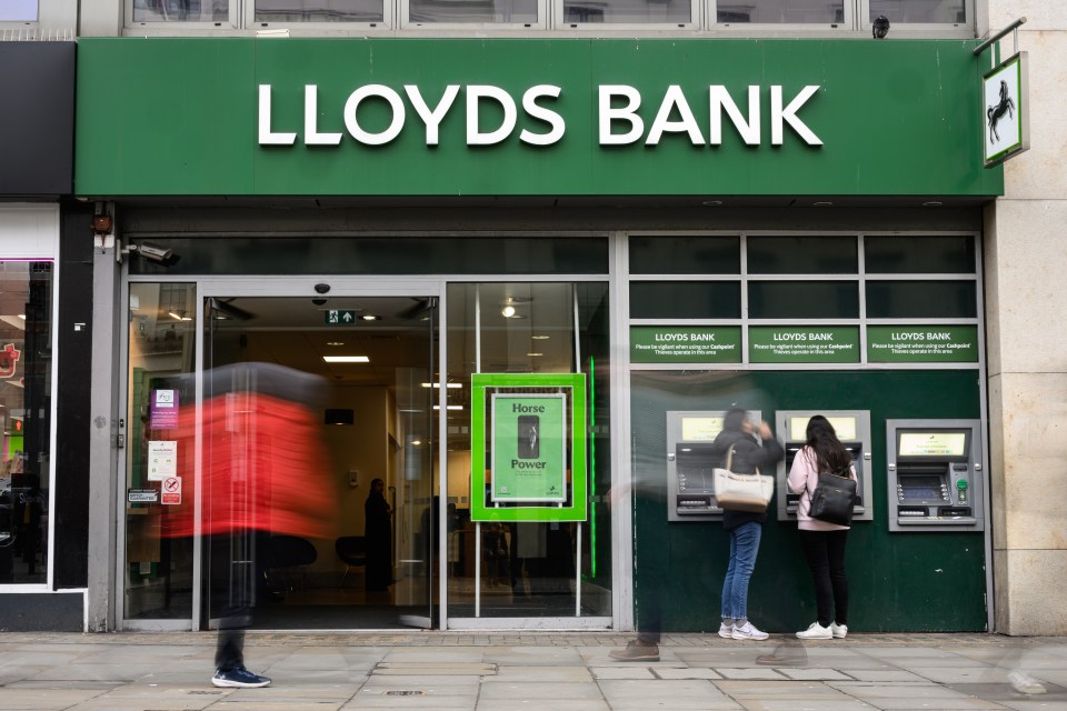Lloyds Banking Group оспаривает расчеты FCA: компенсации по автокредитам увеличатся