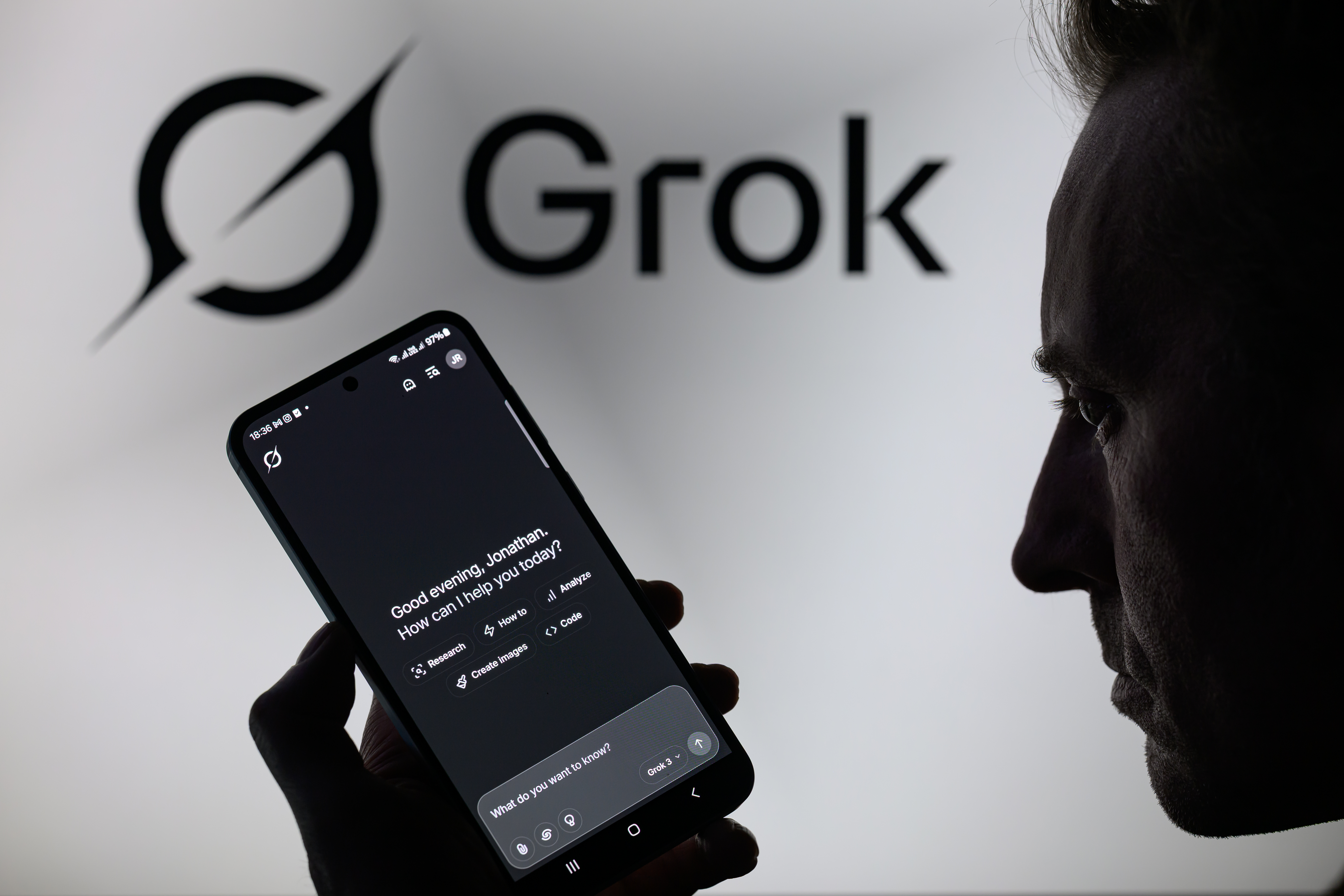 Sztuczna inteligencja Grok tworzy tysiące deepfake'ów dziennie: co robi X