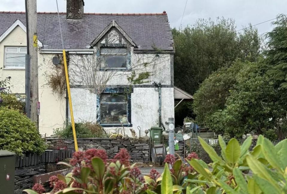 A house is being sold in the UK for £38,000: what lies behind a regular facade