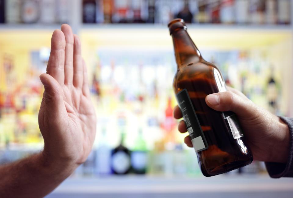 Украинцам предлагают заработать на Sober October: как отказ от алкоголя пополнит бюджет