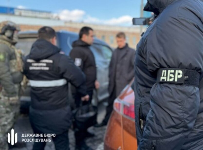 ДБР розкрило схему незаконного оновлення даних у ТЦК: деталі операції