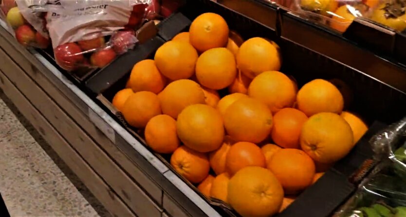 Bis zu 125 Hrywnja pro Kilo: Den Ukrainern wurde gezeigt, was mit den Preisen für Orangen, Mandarinen und Bananen passiert