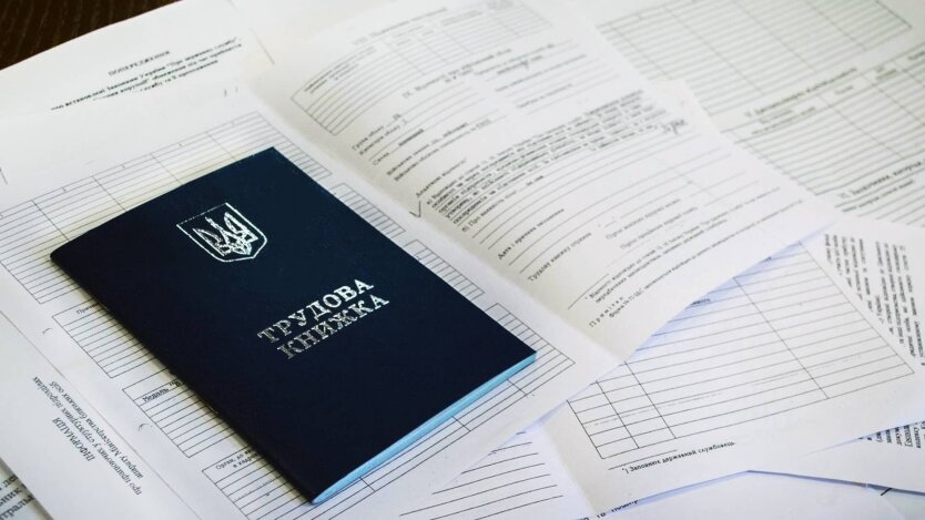 Оцифрування трудової книжки: покрокова інструкція від експертки