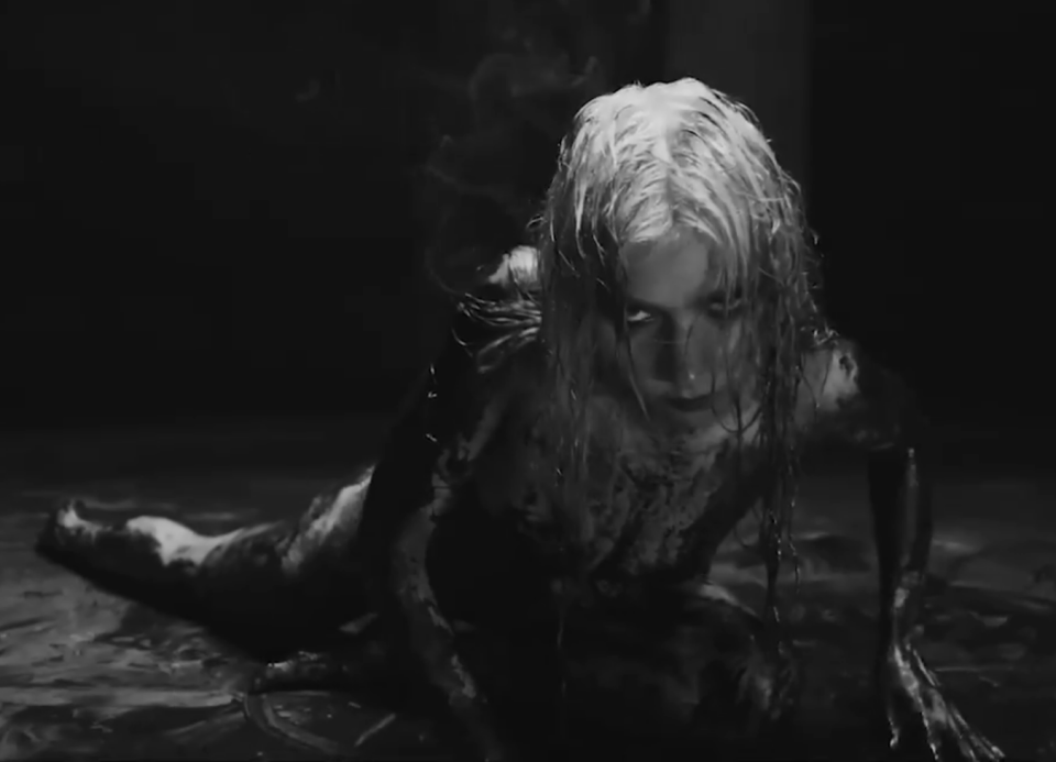 Taylor Momsen starred naked in a new music video: fans' reaction