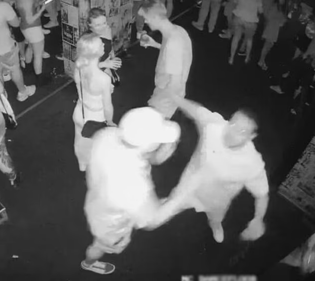 Ehemaliger Rugby-Star wegen Angriffs auf Polizisten verurteilt: Details zum Skandal