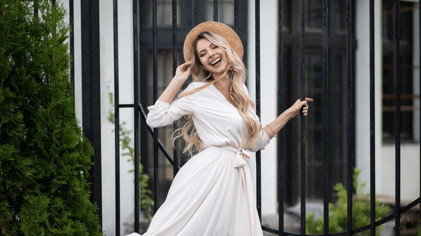 In diesem Outfit möchte man leben - was das Kaftan-Kleid besonders macht