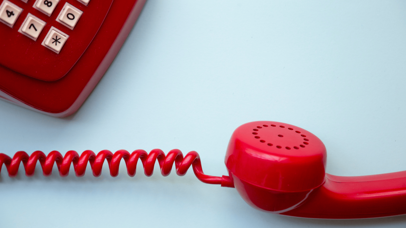 Dlaczego większość telefonów stacjonarnych ma spiralny przewód