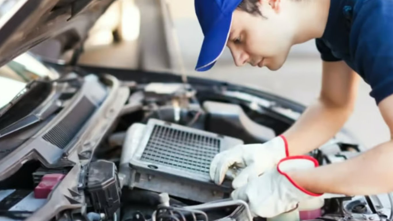 Azov needs auto electricians - what is the salary