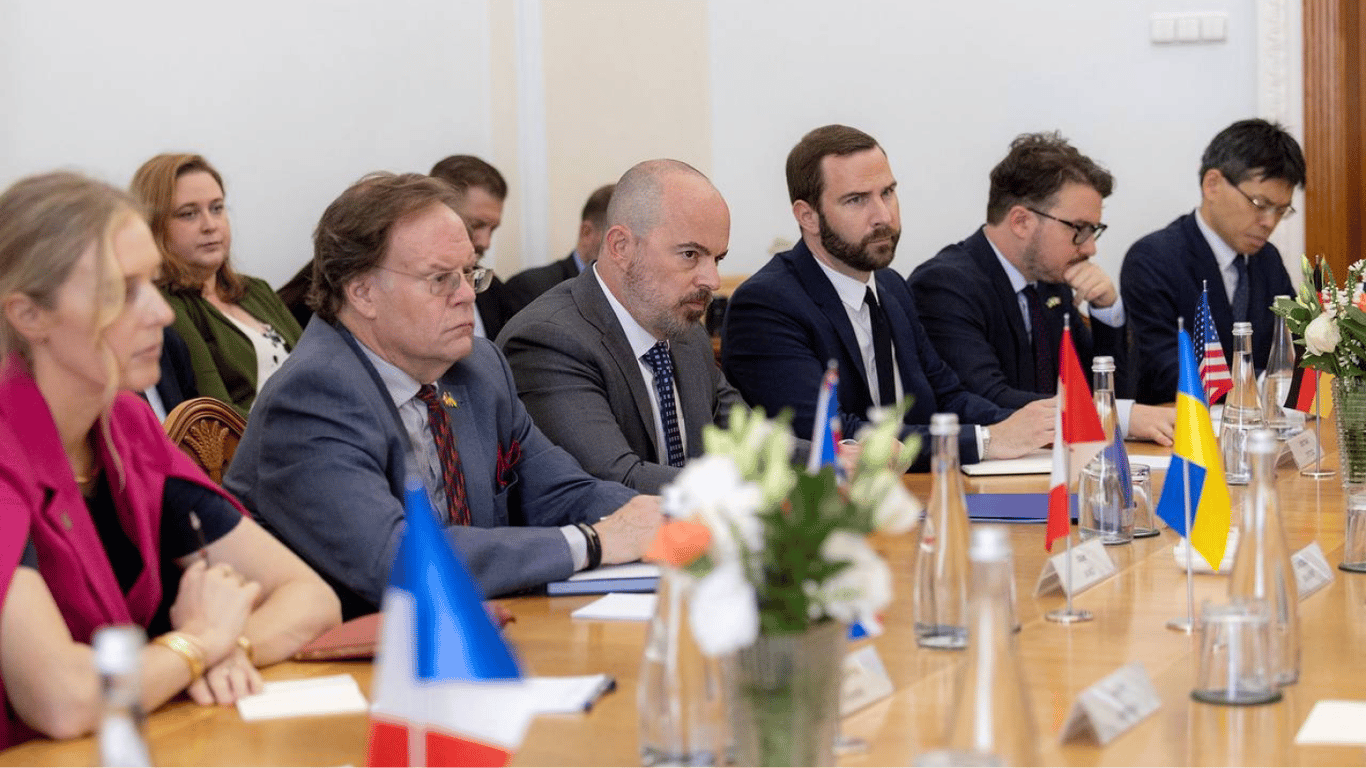 Кравченко зустрівся з представниками G7 — що обговорили