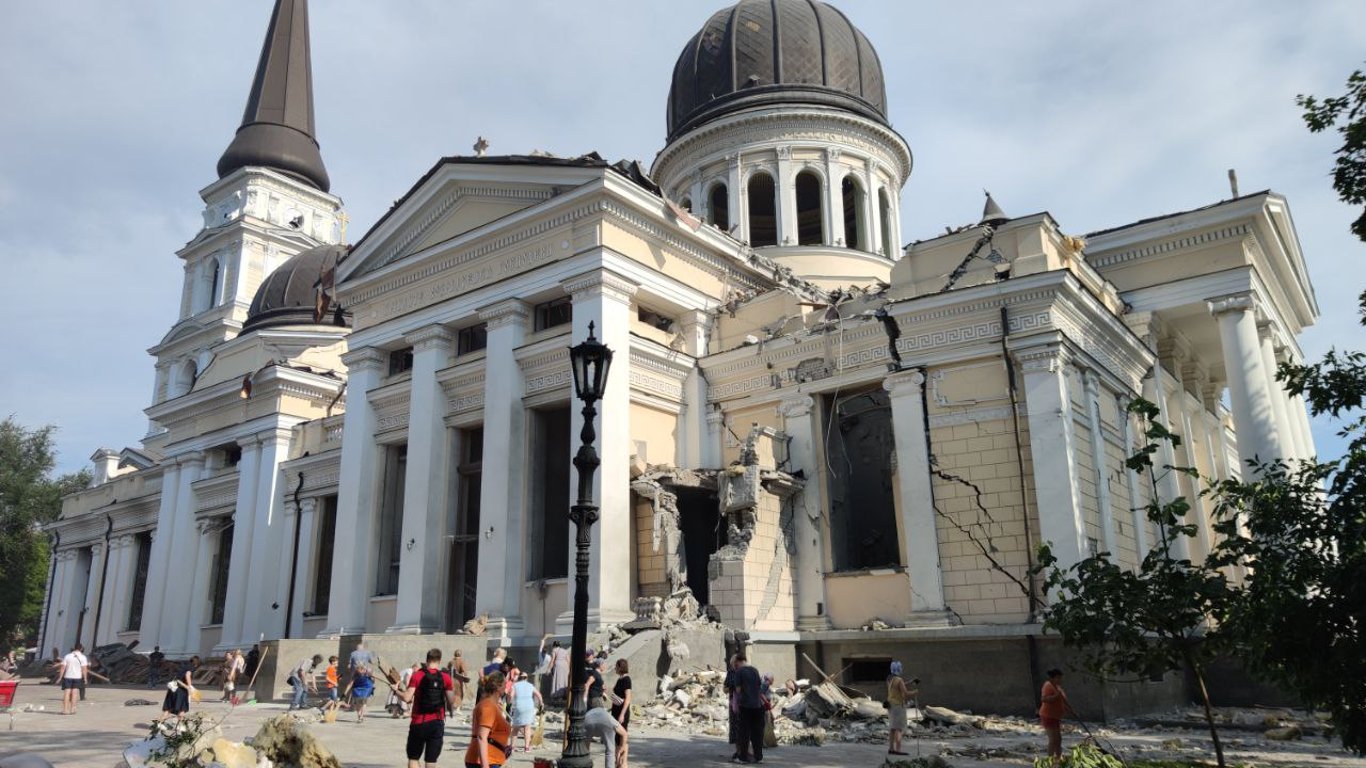 Ракетою по одеському храму — як ідуть відновлювальні роботи