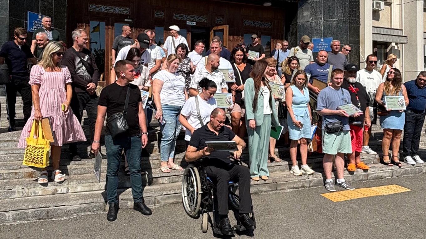 Довгоочікуване житло — одеським ветеранам вручили сертифікати