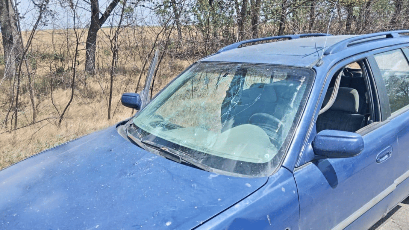 Російські окупанти атакували дроном цивільне авто на Херсонщині